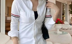 杨幂的胸罩被扒